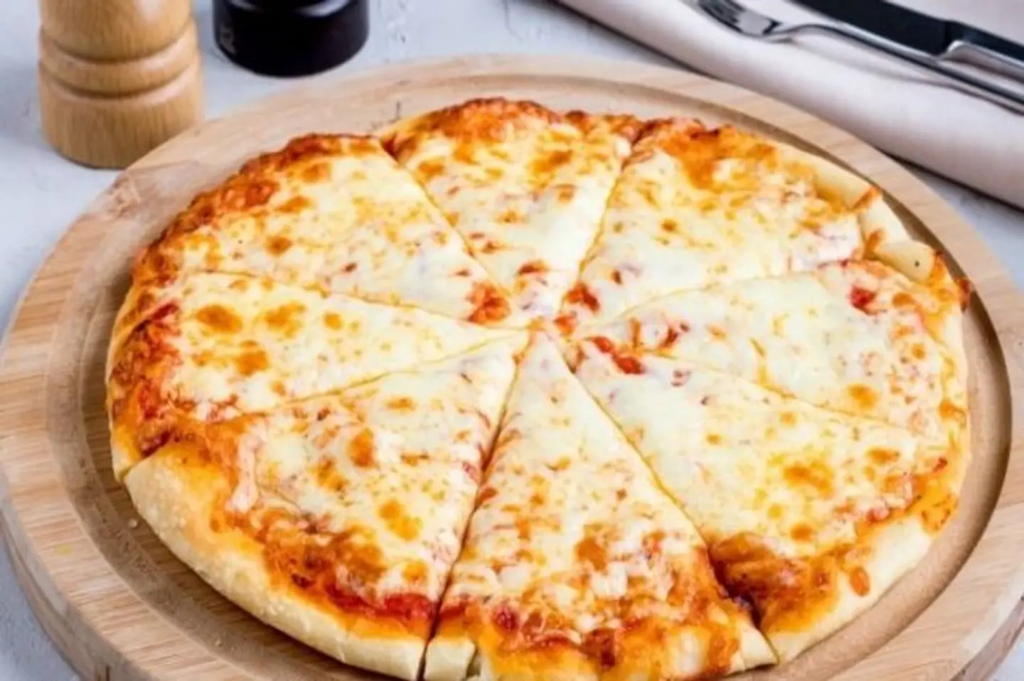 بيتزا بالجبن السائل