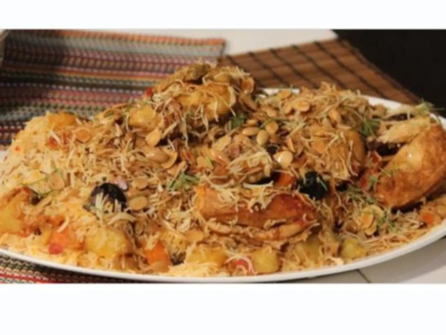 نصف حبة دجاج مشخول مع رز