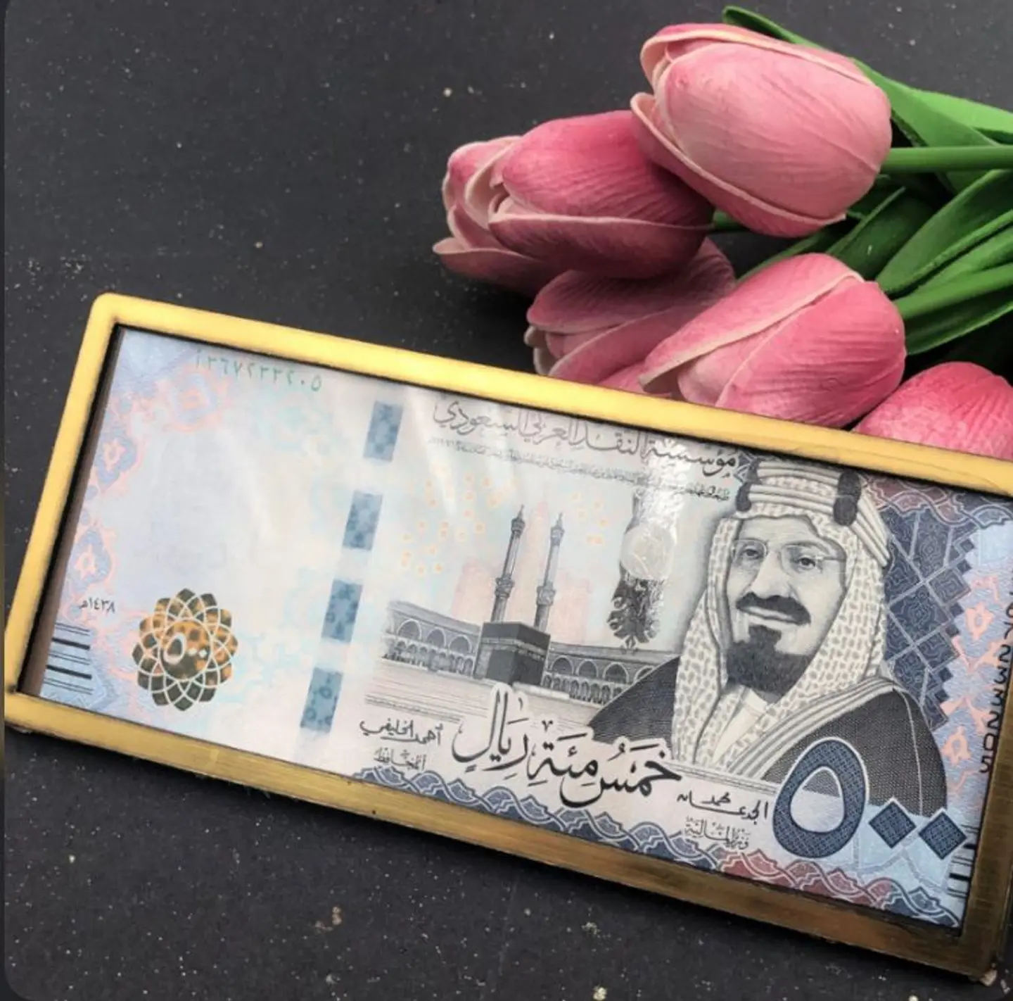ظرف اكريلك فلوس سادة