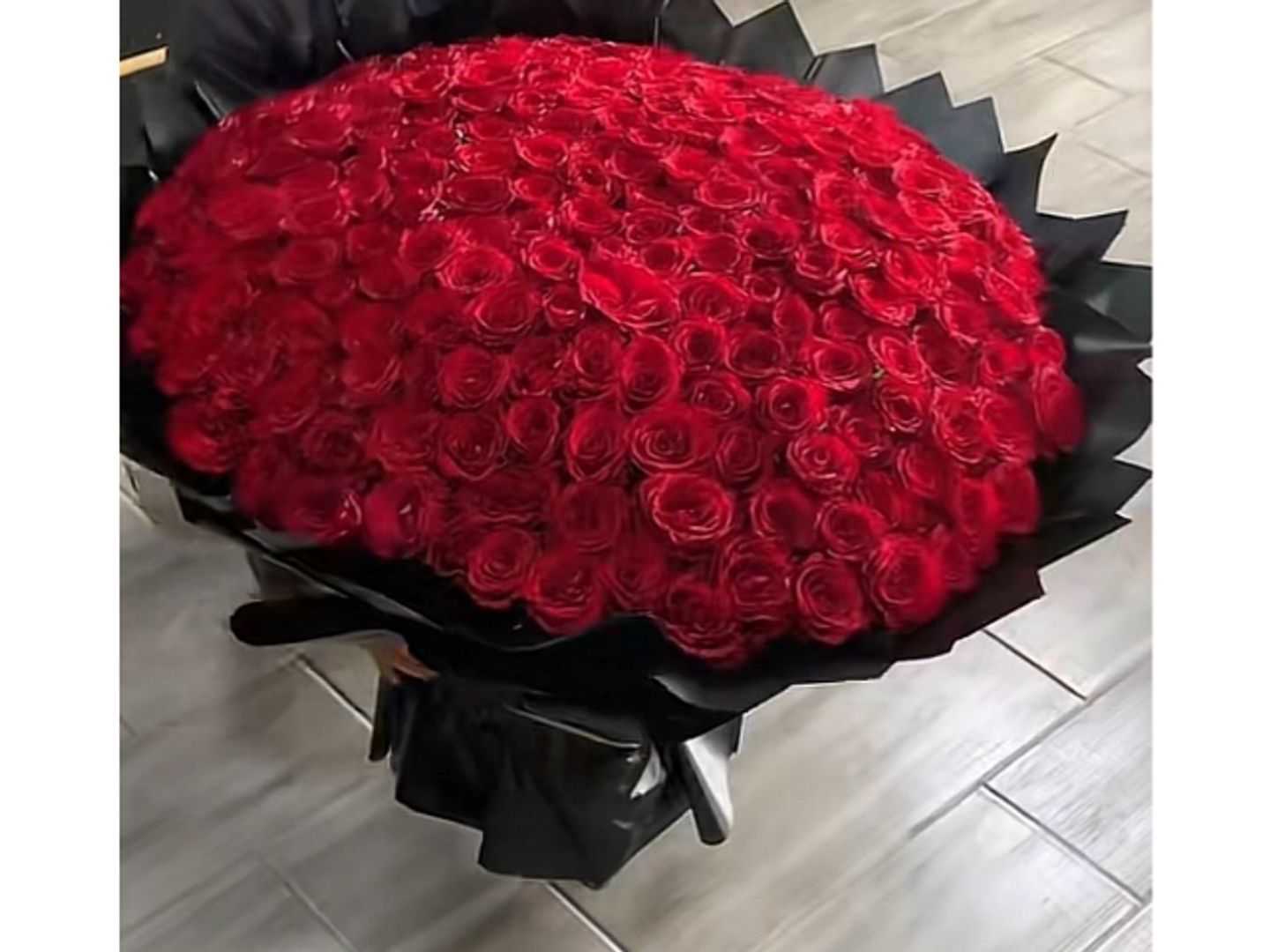A Bouquet Of Large Red Roses 5