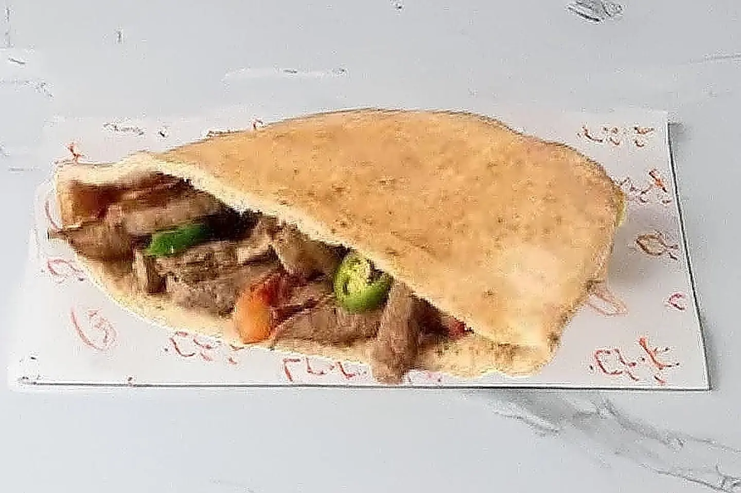 ساندوتش رغيف عربي كبدة غنم