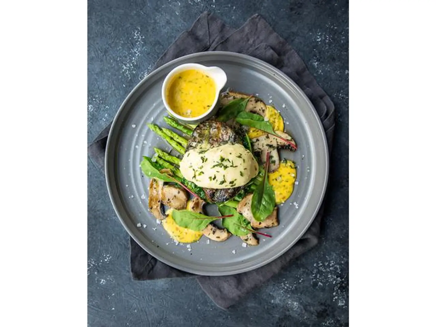 فيليه لحم بقر مع زبدة خردل ديجون بالأعشاب