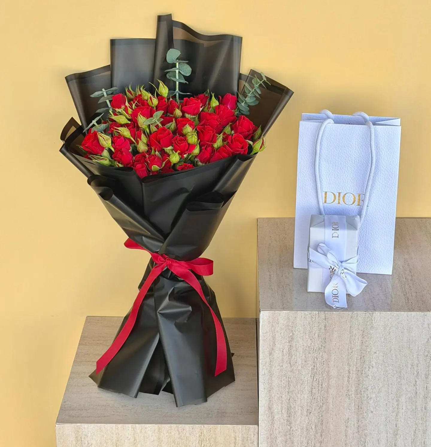 عطر مس ديور العالمي مع باقة