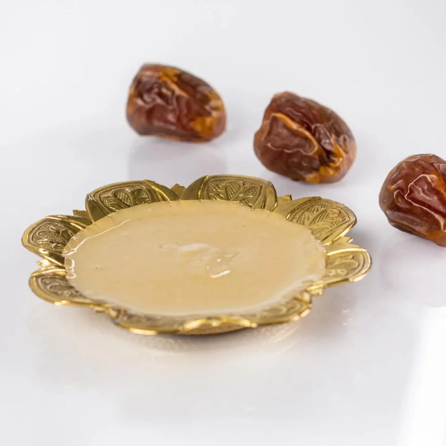 علبة طحينة تمر