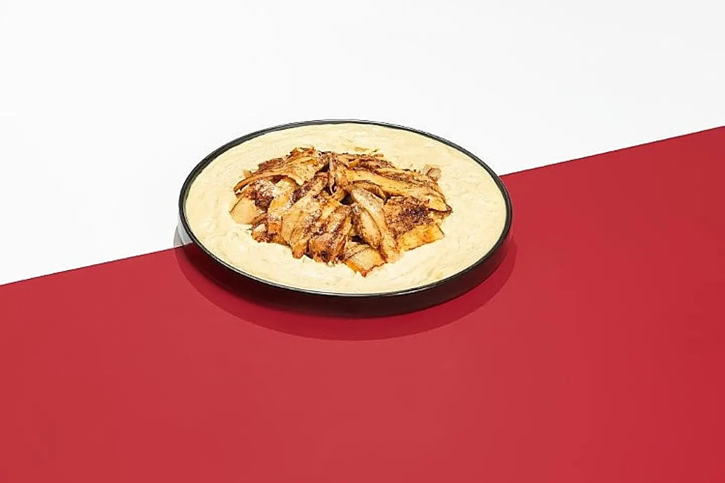 صحن حمص بالشاورما الدجاج