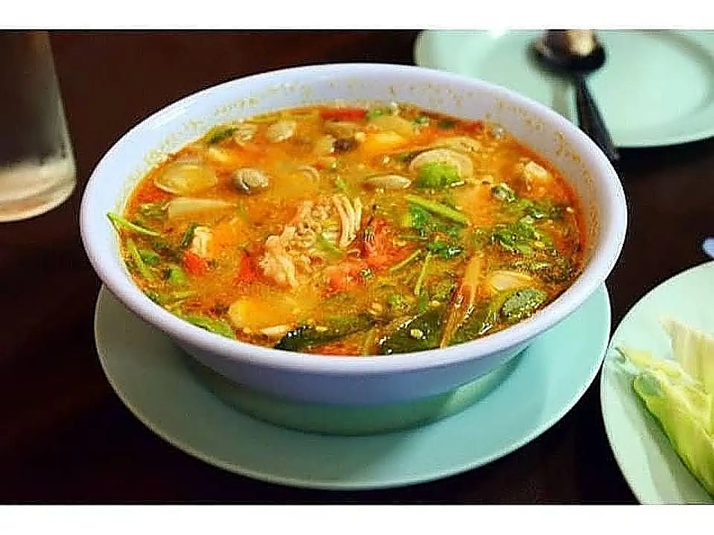 شوربة توم يام الماكولات البحرية
