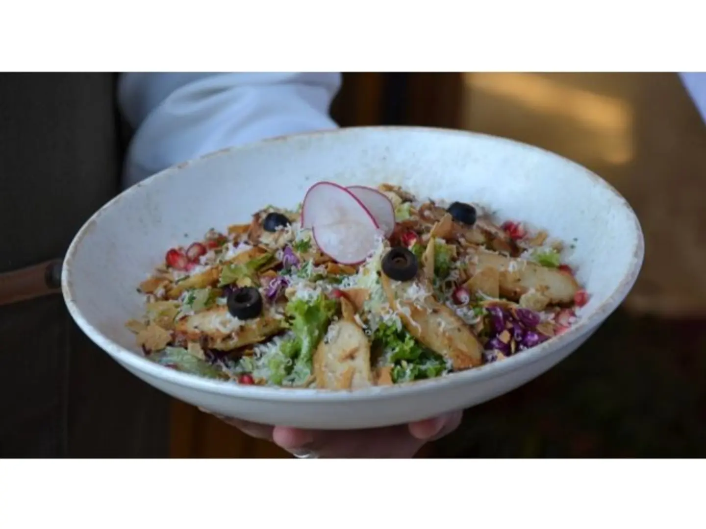 سلطة الدجاج مع الطحينيه