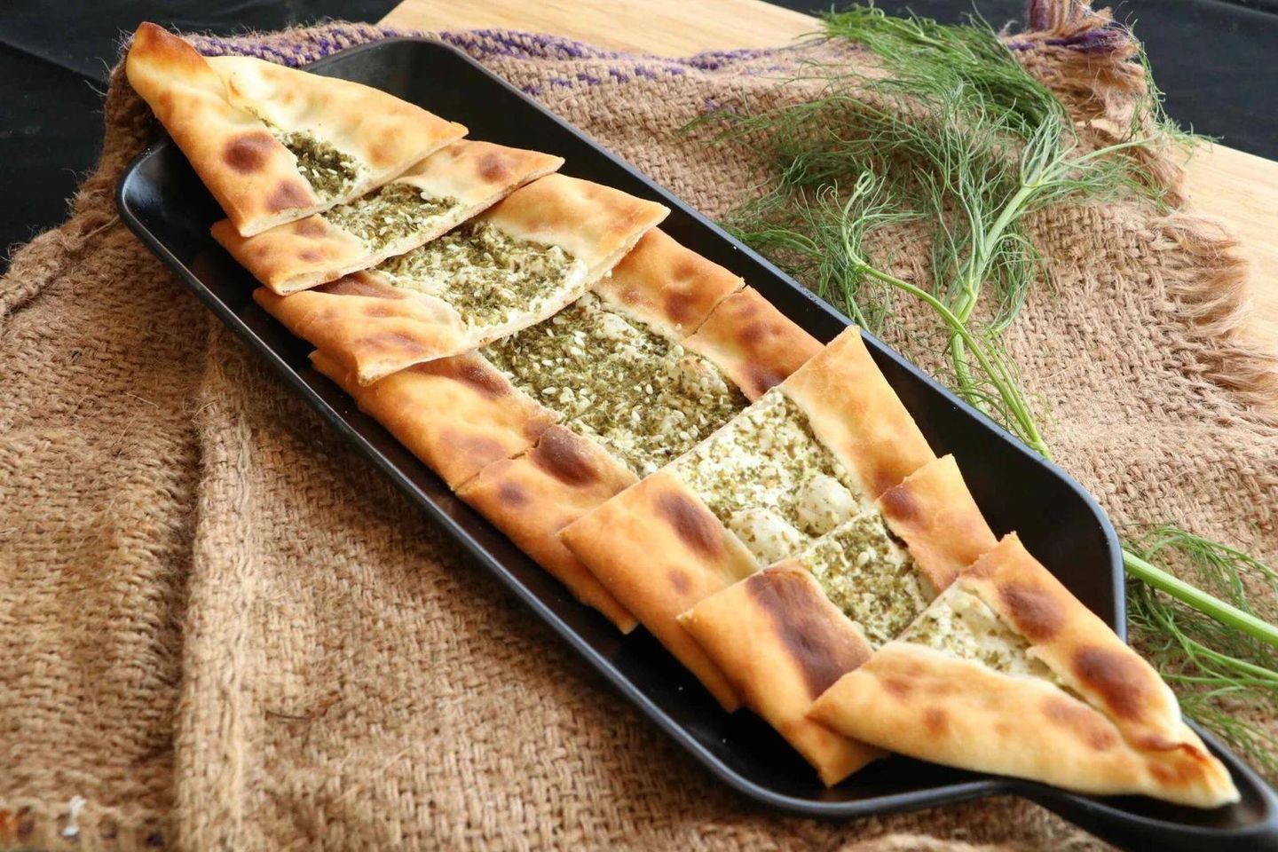 فطيرة لبنة بالزعتر