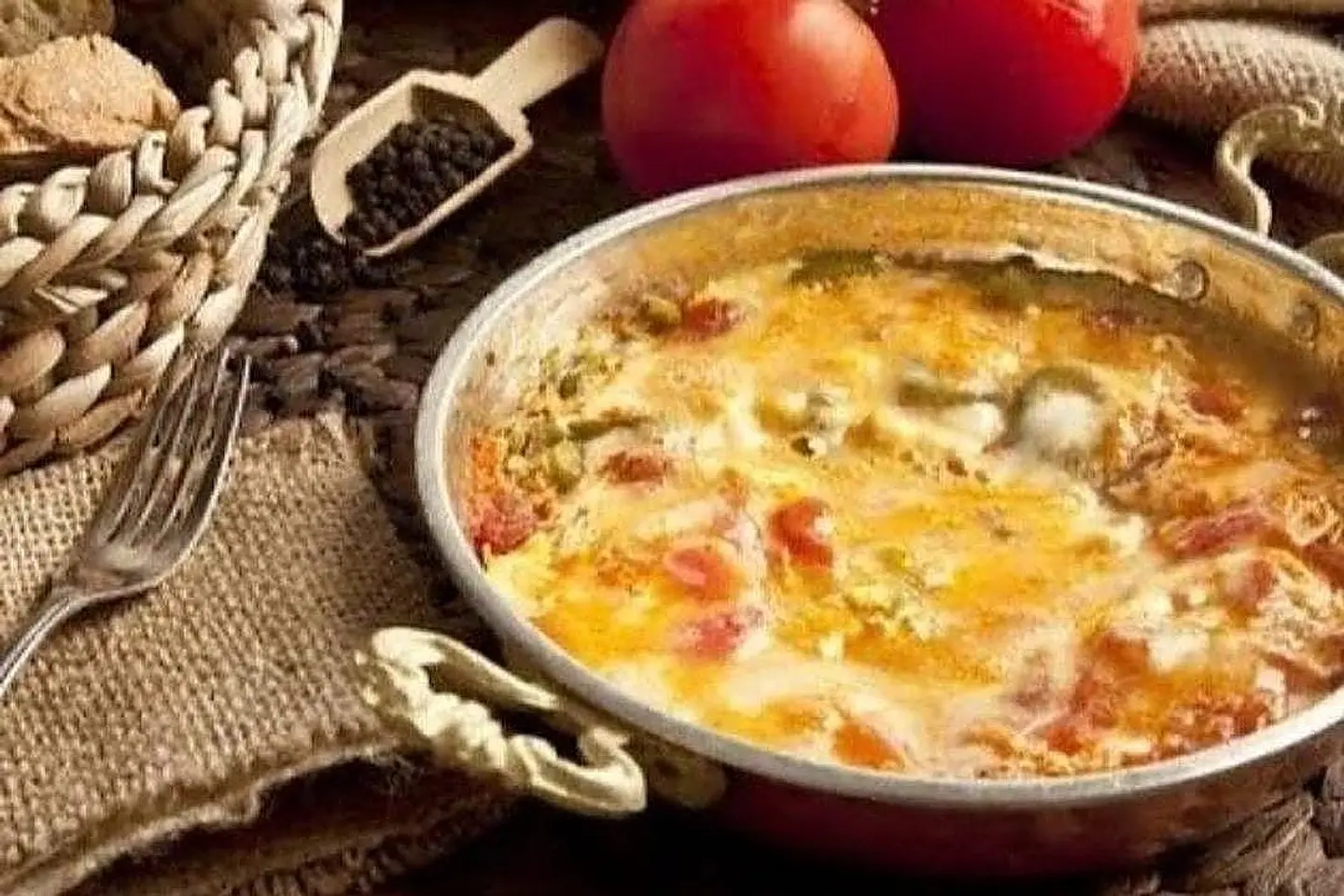 شكشوكه بالصلصه البيضاء