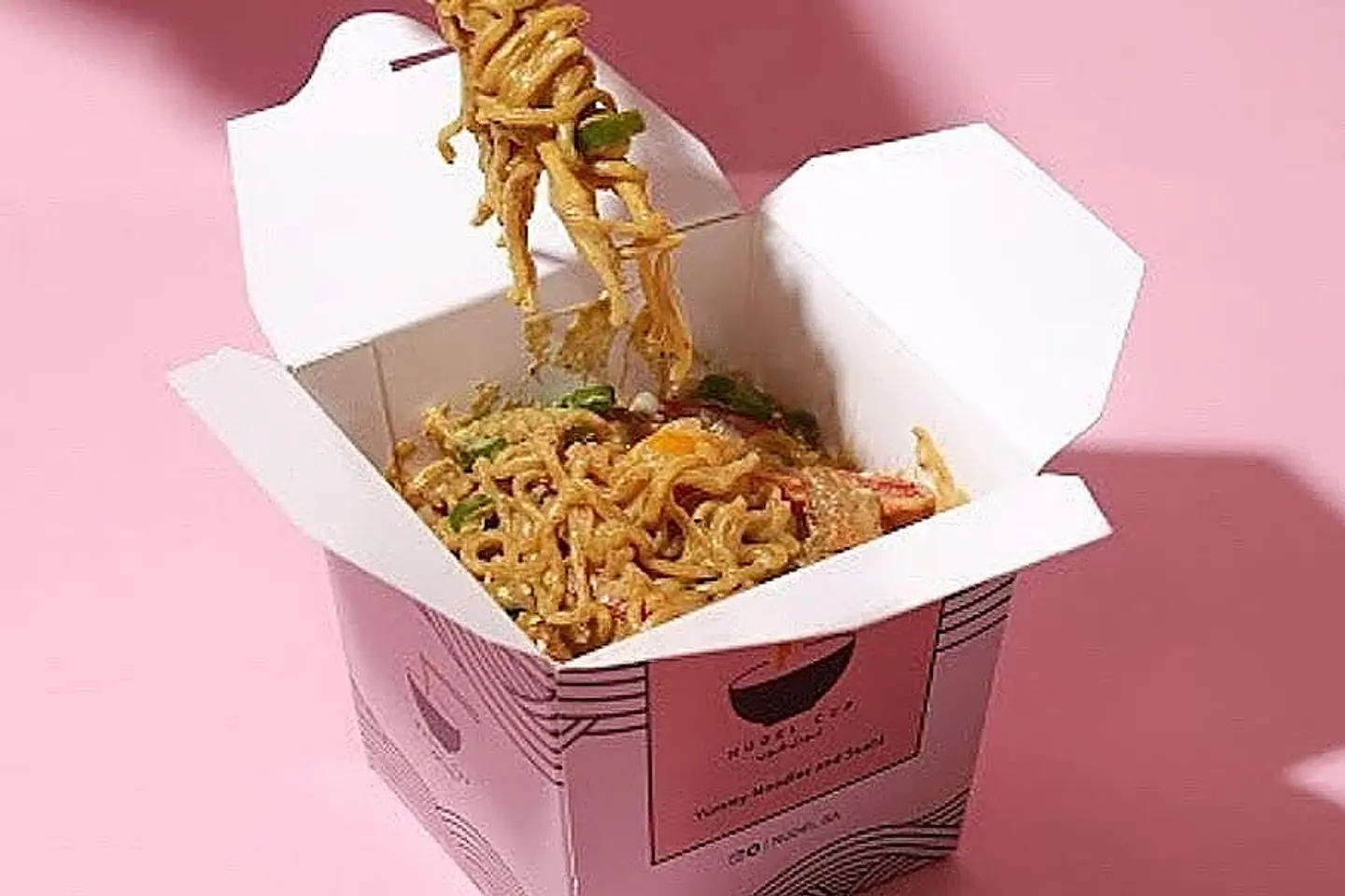 إندومي الدجاج مع الكريمة