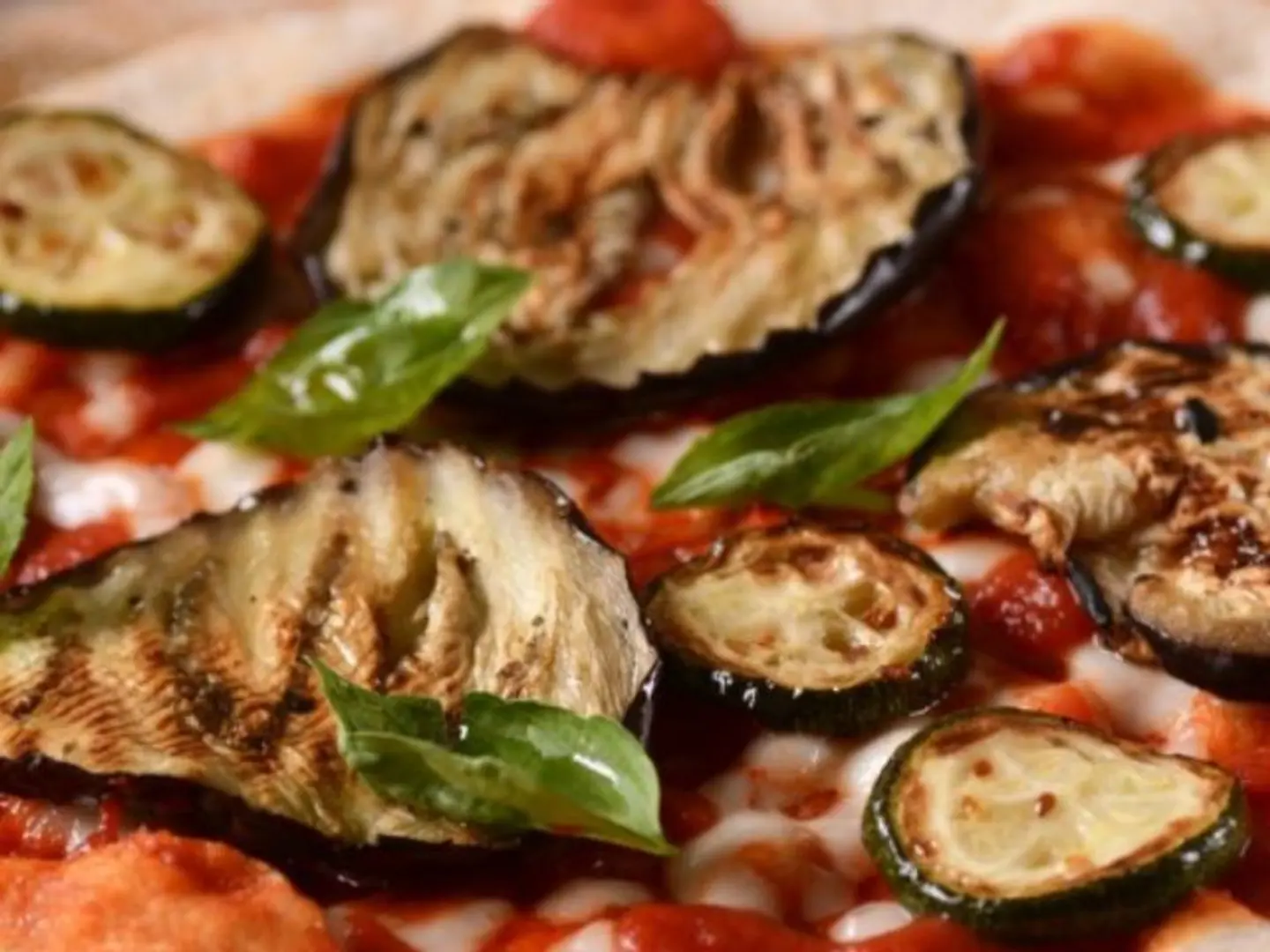 بيتزا باذنجان وجرجير