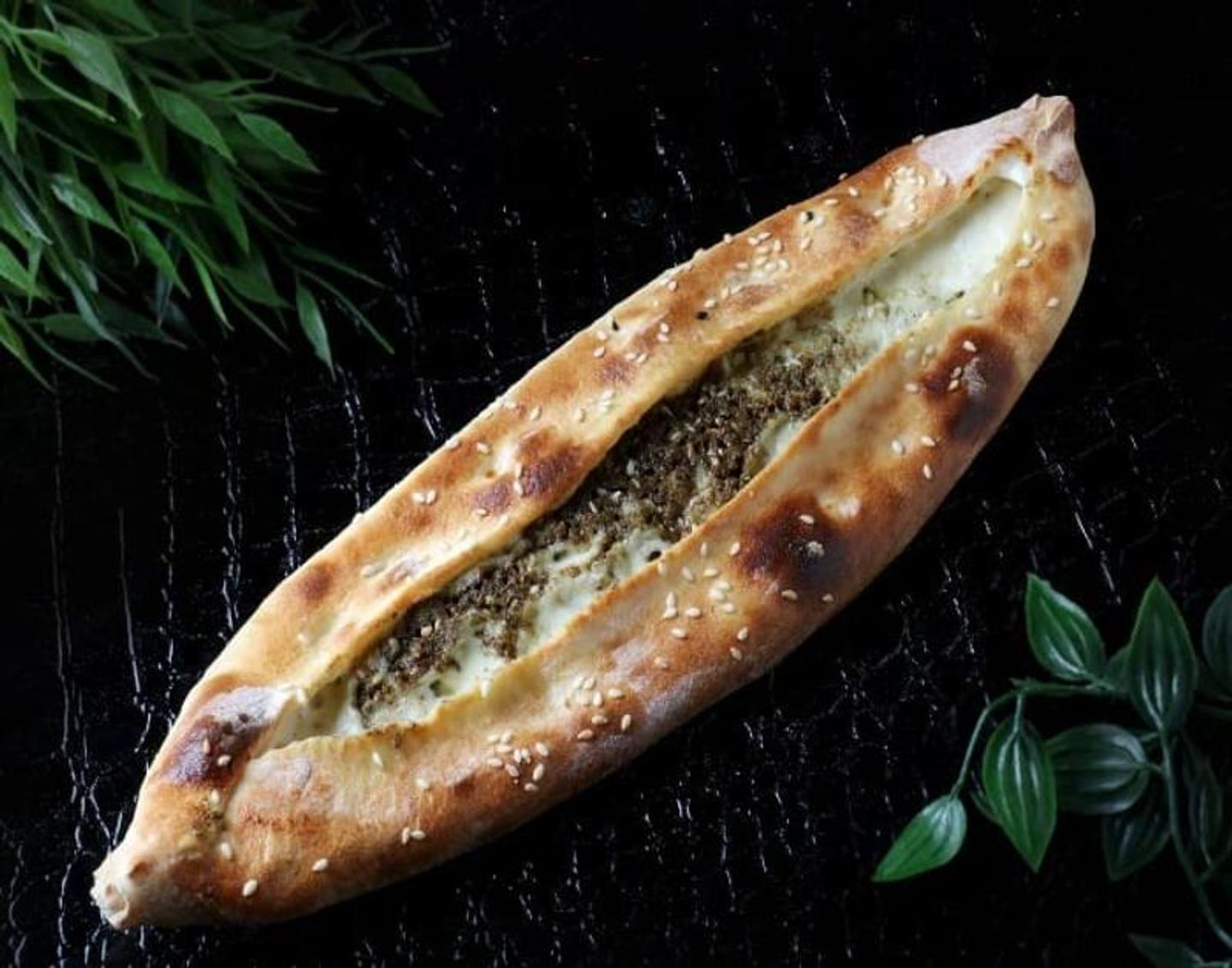 فطيرة جبن عكاوي بالزعتر