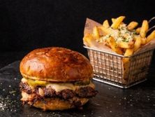 برجر واجيو اوكلاهوما مع بطاطس بارميزان