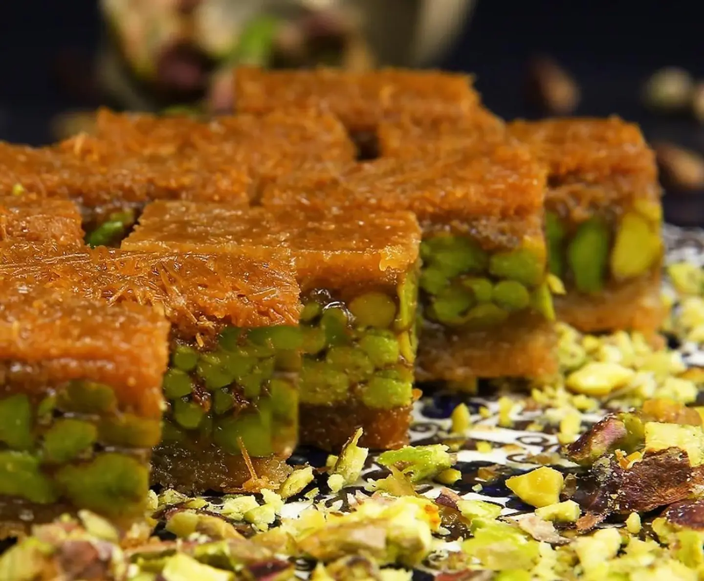 بلورية حمراء فستق -  كيلو