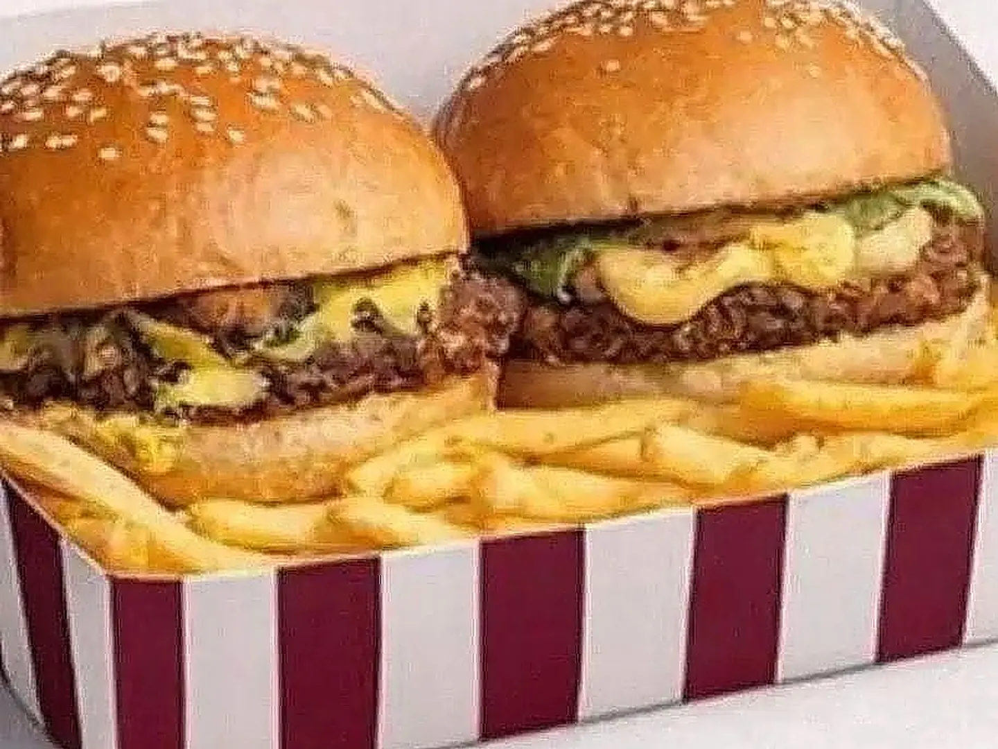 بوكس ٢ برجر لحم مع بطاطس