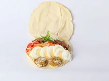 ساندوتش طعمية بالبيض والحمص
