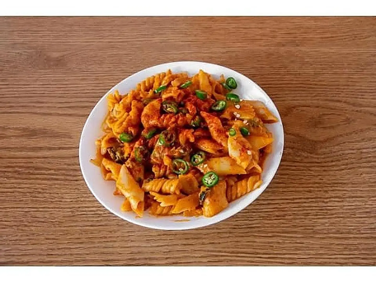 باستا صوص احمر بالخضروات