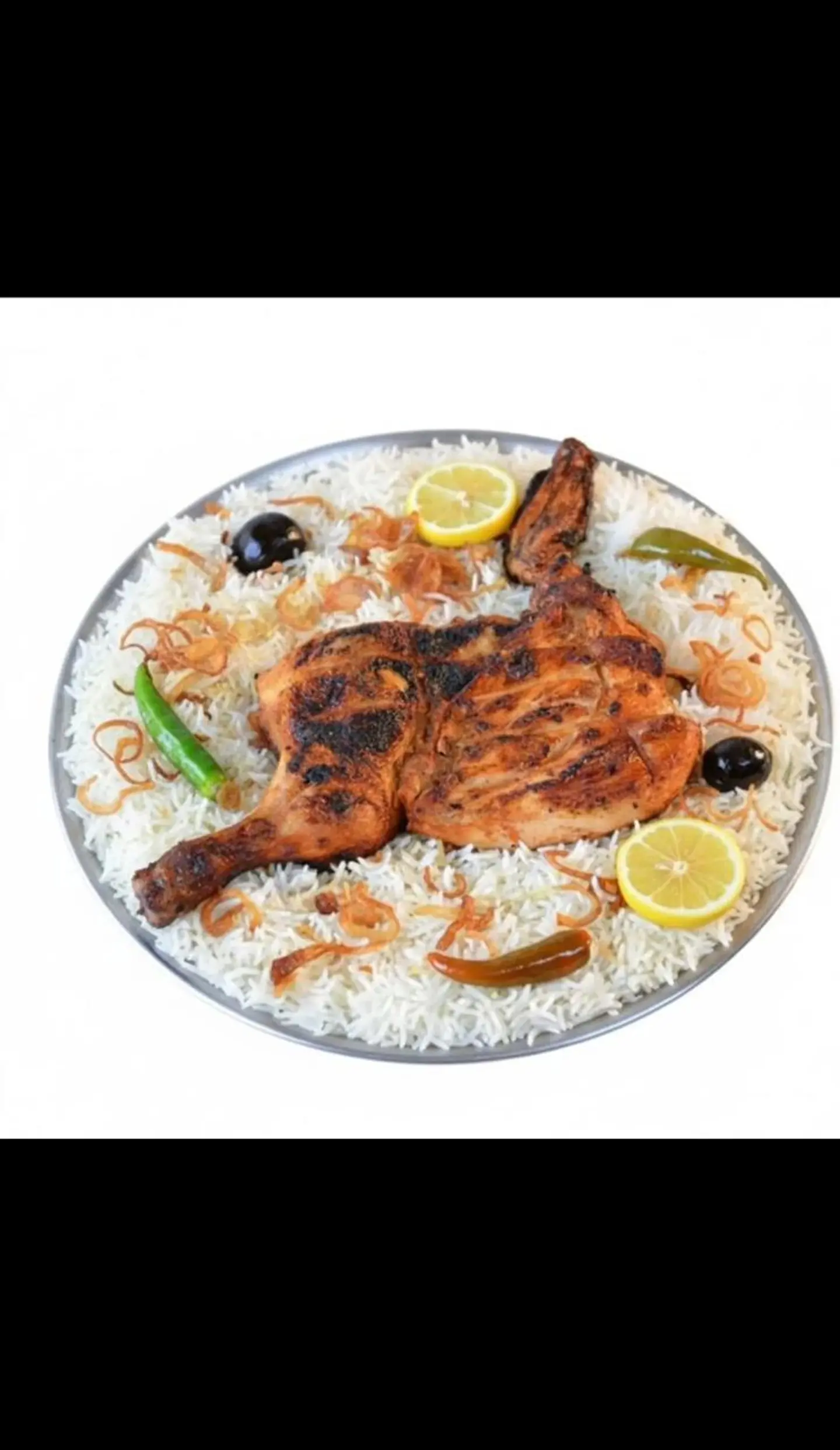 نصف دجاج فحم مع أرز تقدم مع طحينه ، سلطة ، شطة ، جريش او باميه