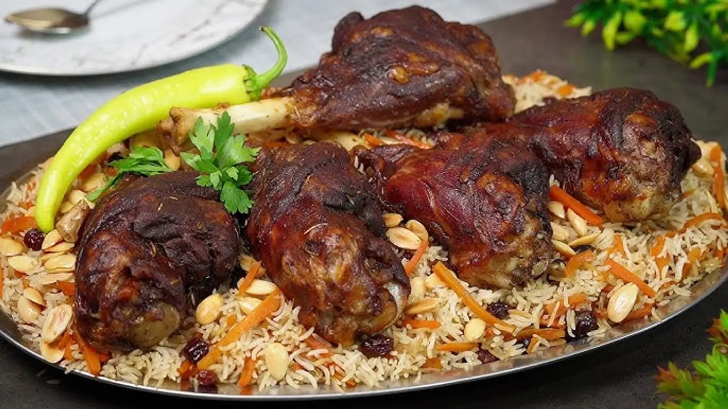 موزة ضاني فرن مع ارز وخضار