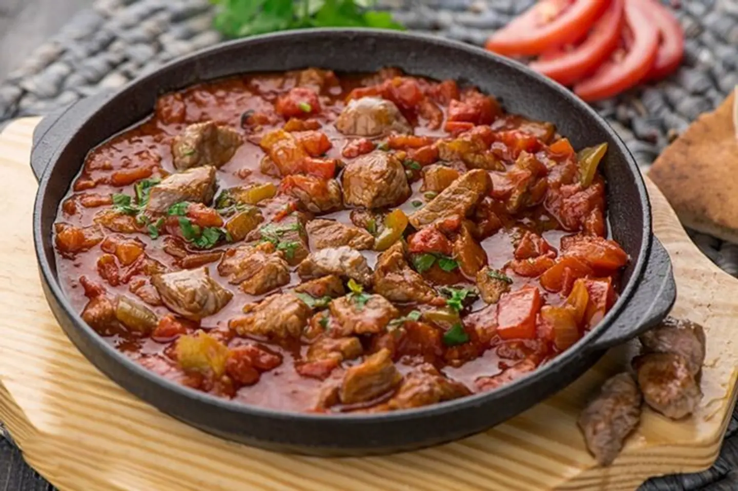 قلاية بندورة باللحم وزيت الزيتون