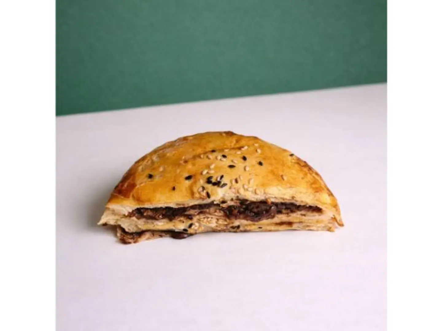 فطيرة نوتيلا وفول سوداني