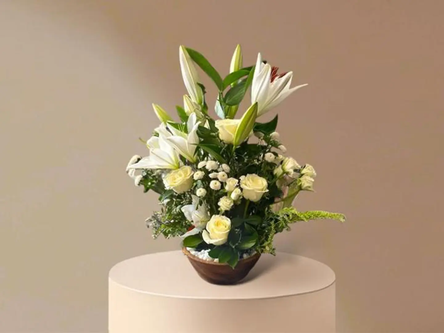 قاعده خشبيه مع الورد