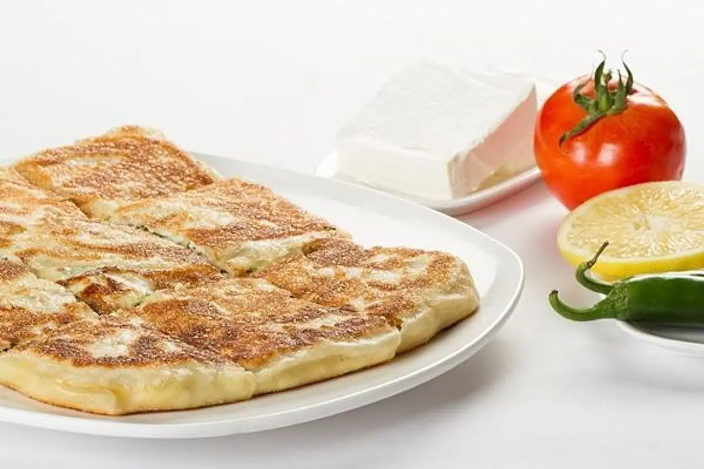 مطبق خضار وجبن مالح