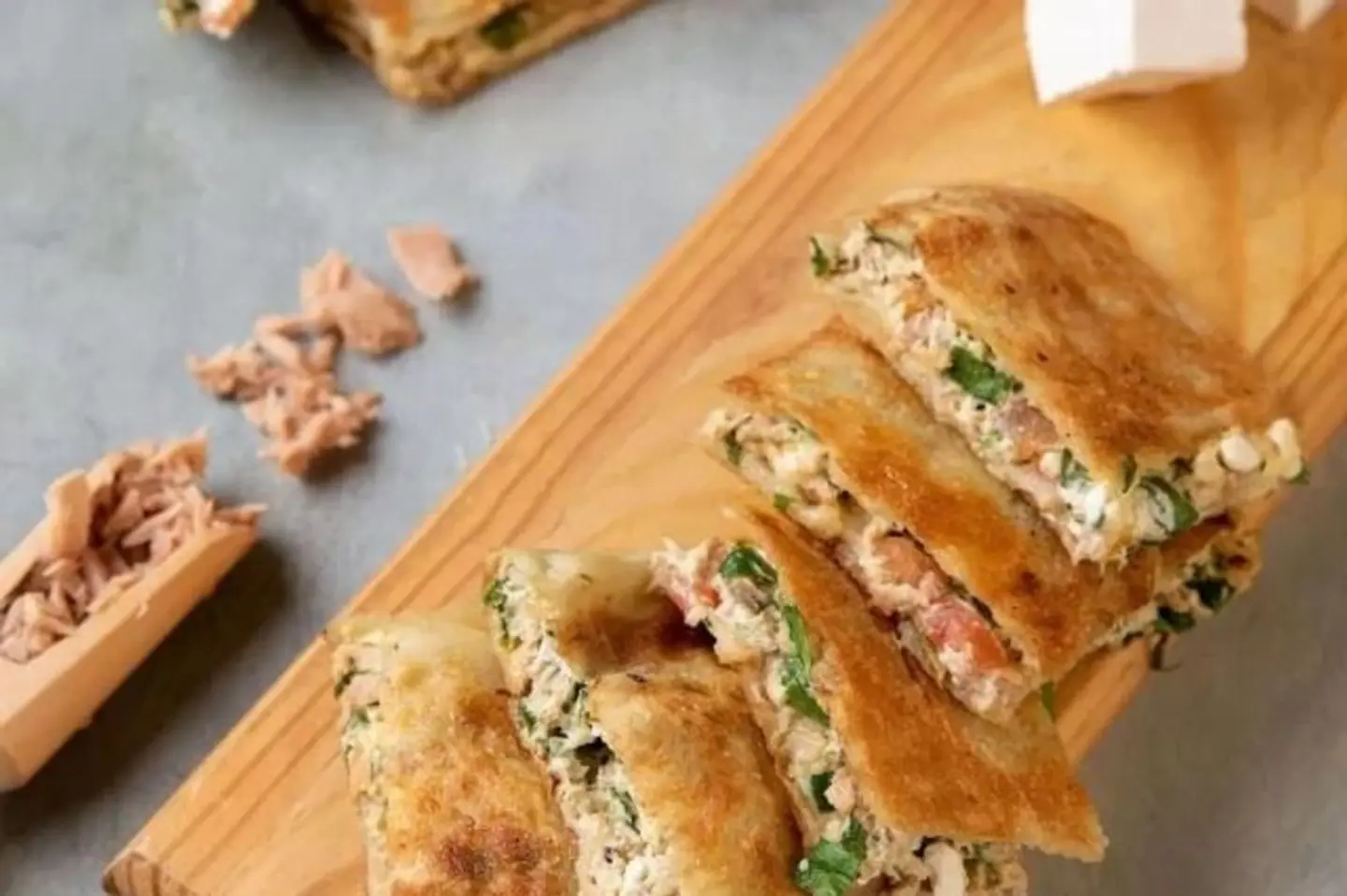 مطبق مالح جبنة بيضاء لحم دبل