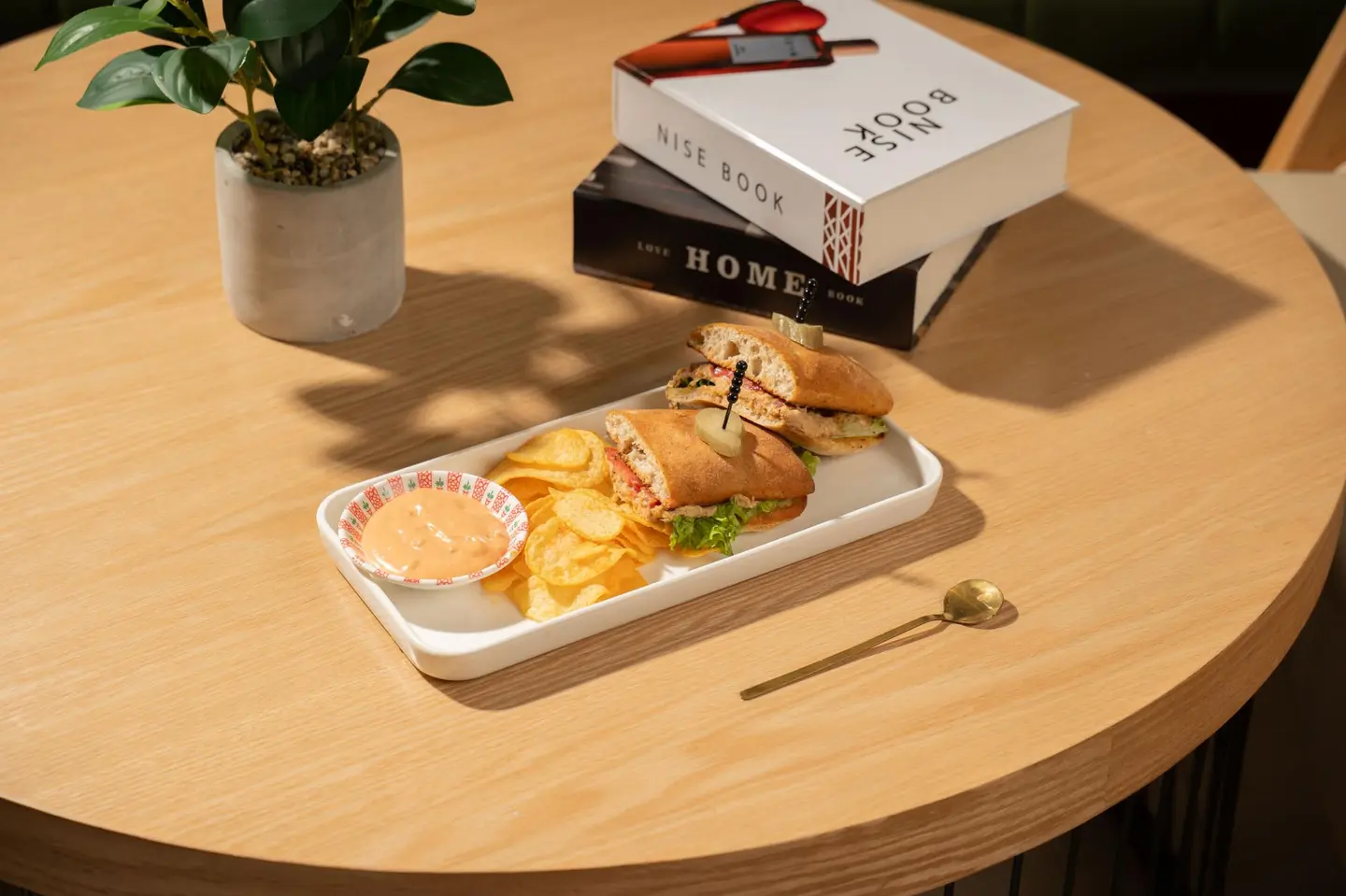 ساندويش تونا سبايسي