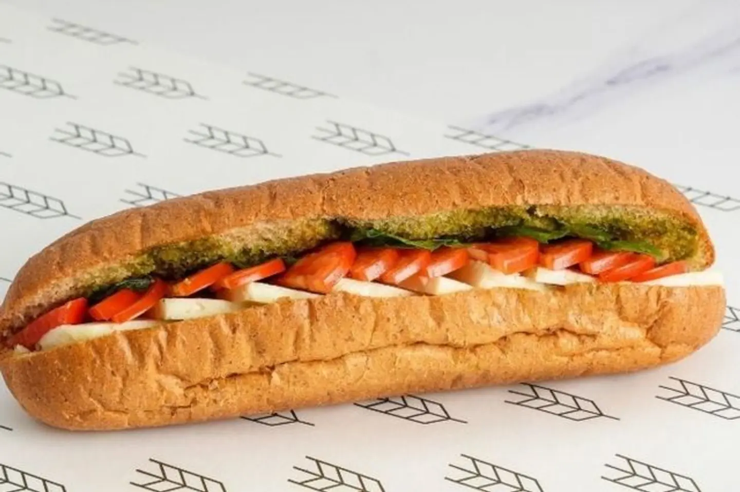 حلومي بيستو ساندويش