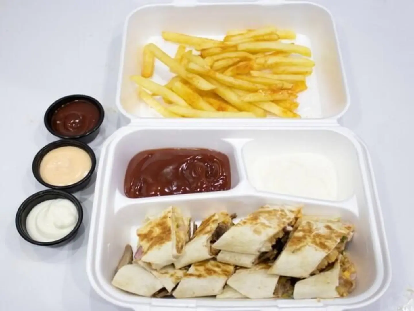 صحن عربي دجاج صغير مع الجبنة