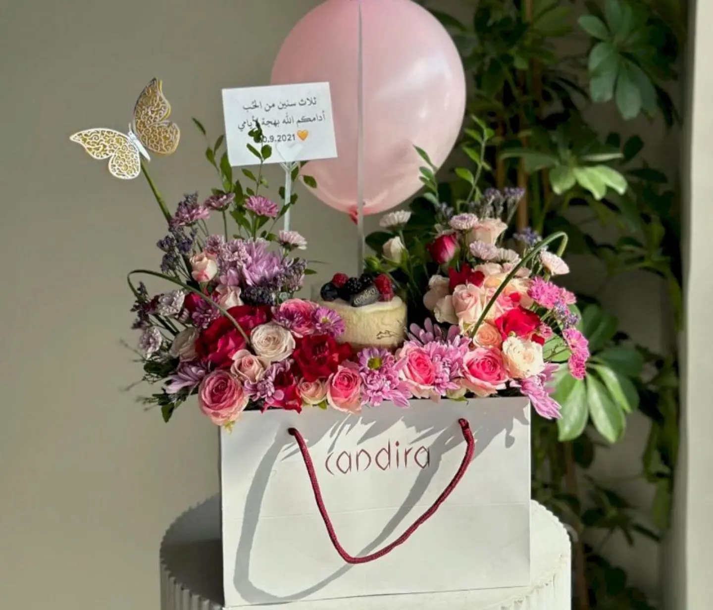 Kundera Cake With Mixed Roses And Balloons