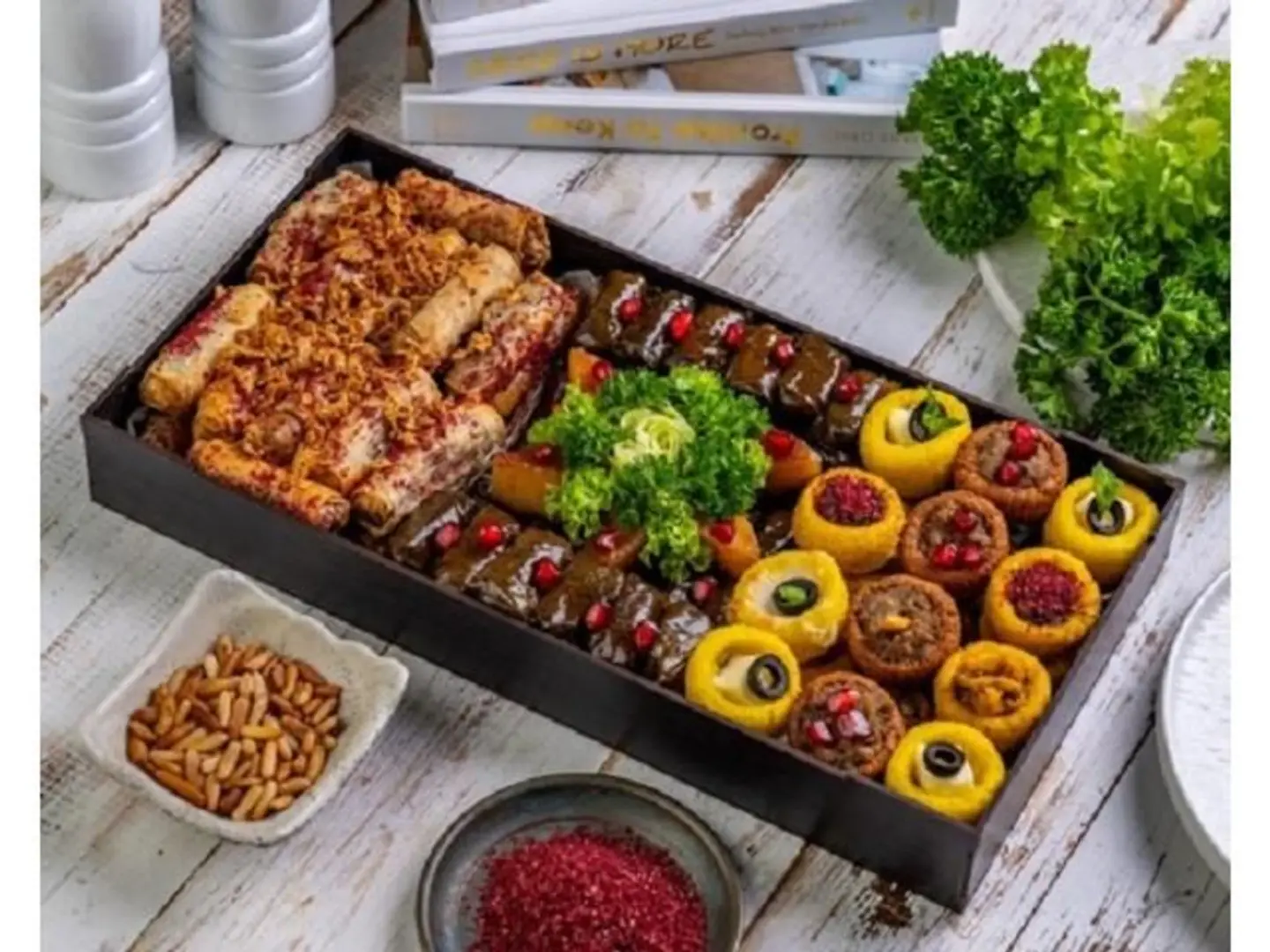 ملفوف وورق عنب ومسخن وفطائر وسط