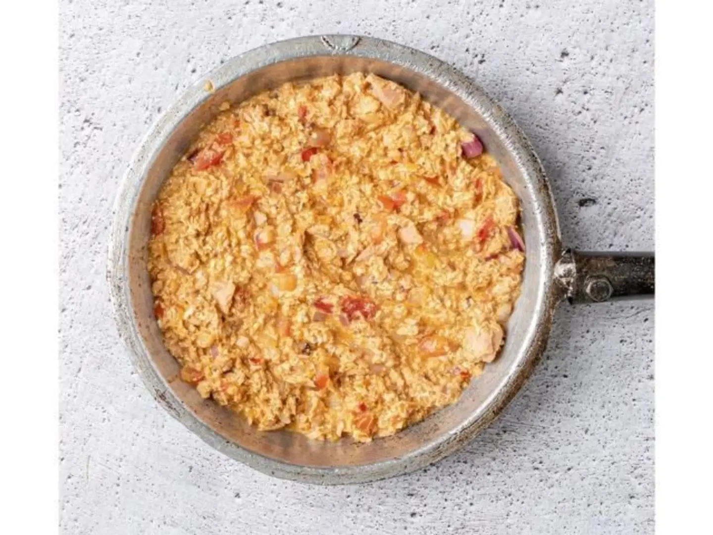 بيض بالتونة