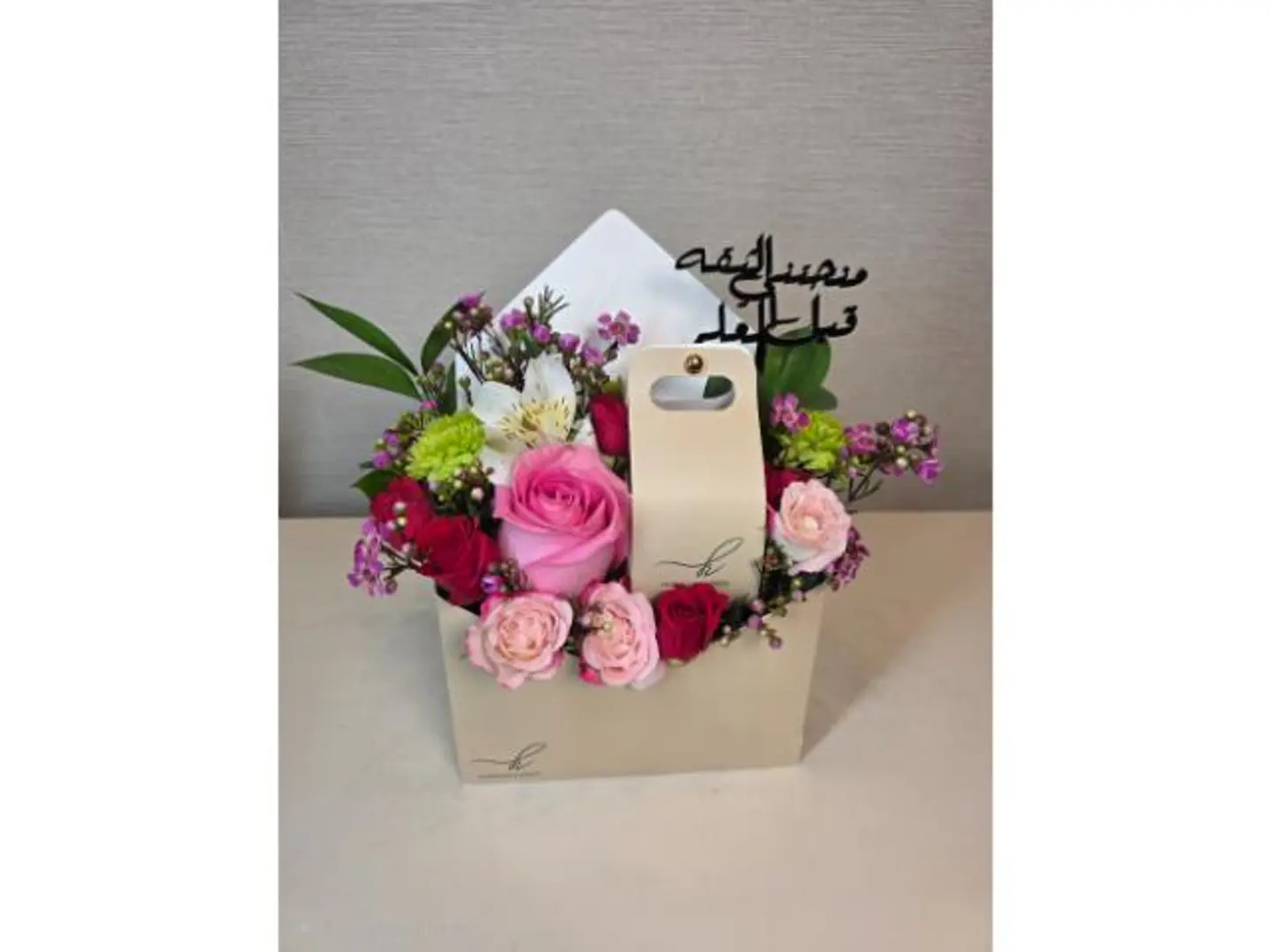 Paper Envelope For Roses With Chocolates In Beige