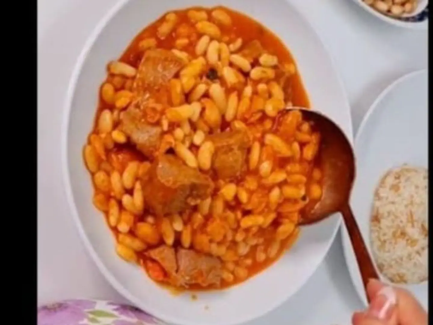 طاجن لحمه فاصوليا مع ارز وشوربه وسلطه