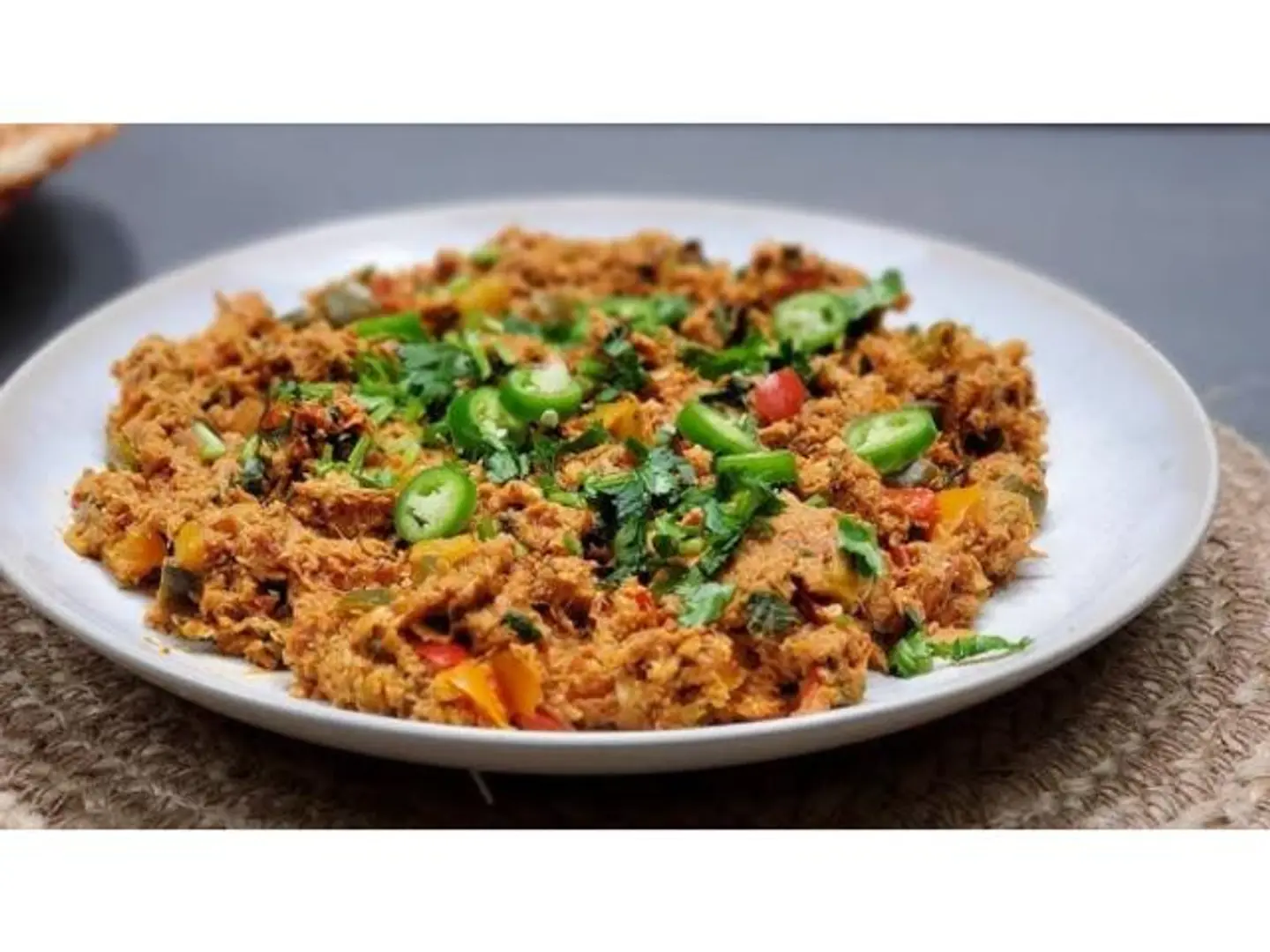 تونة بيض بازاليا