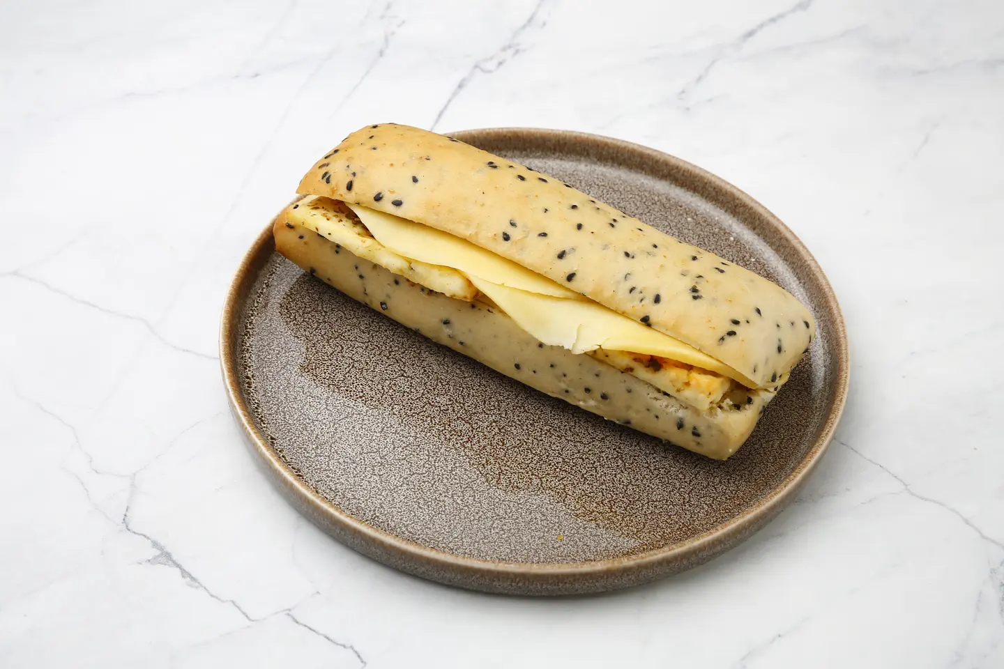 ساندوتش حلوم