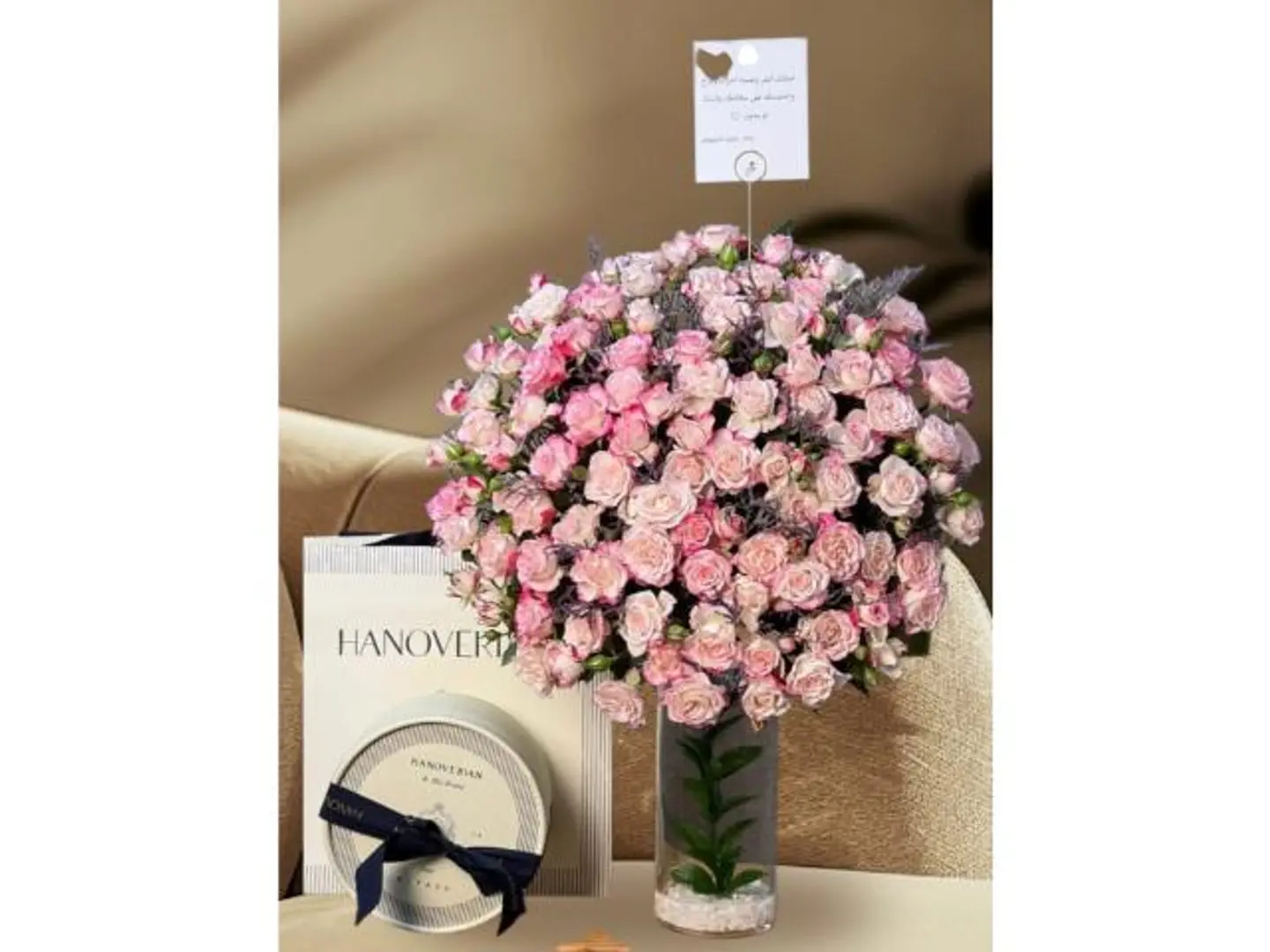 حلا هنوفريان للمناسبات الفخمه فازه ورد مع حلا