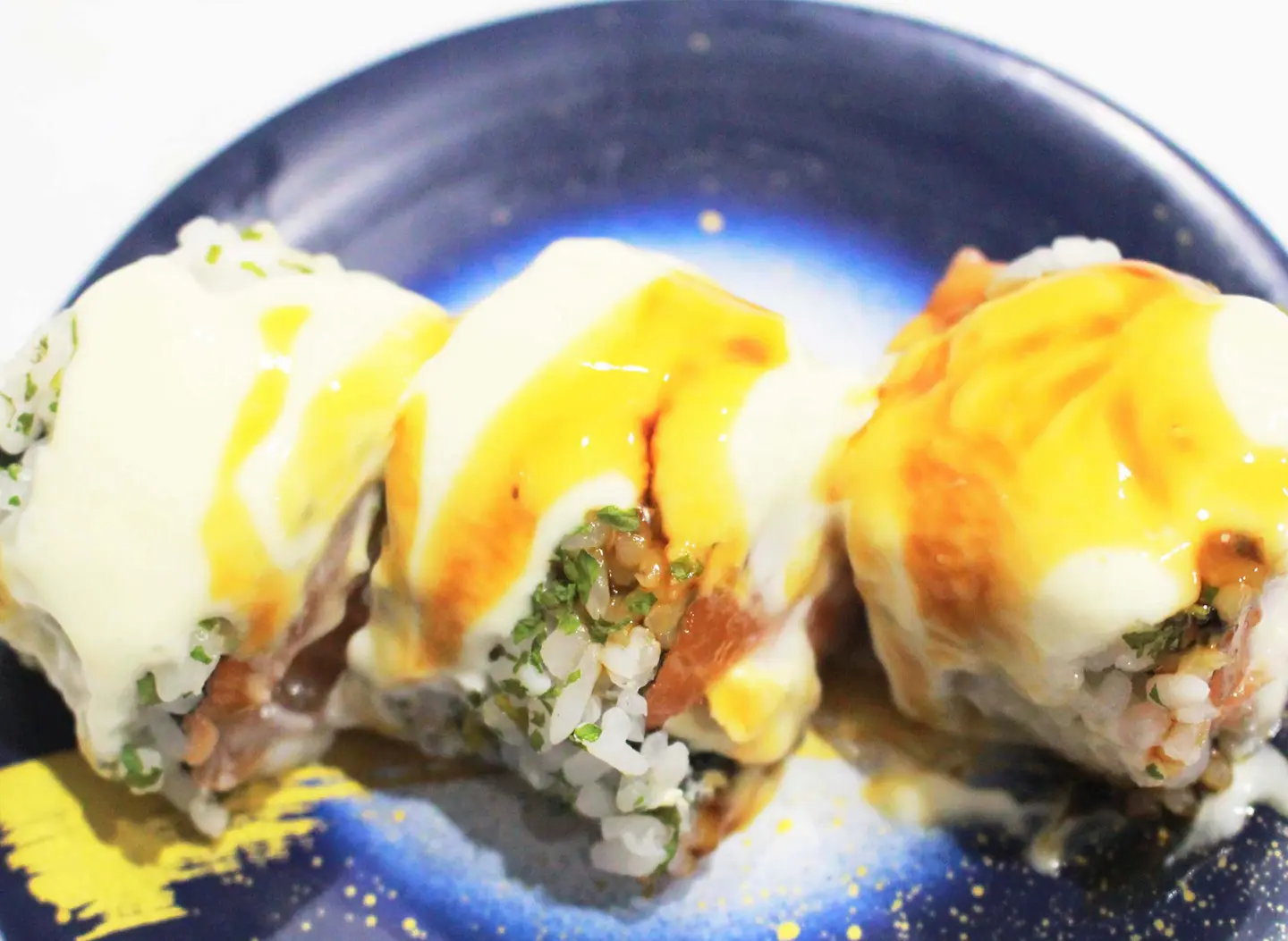Salmon Roll With Cheese - Eight Pieces