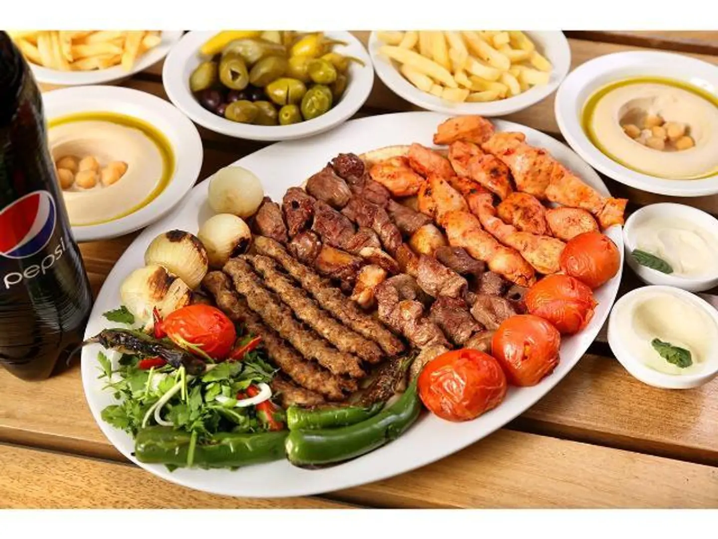 مشاوي لثلاث أشخاص مع الأرز