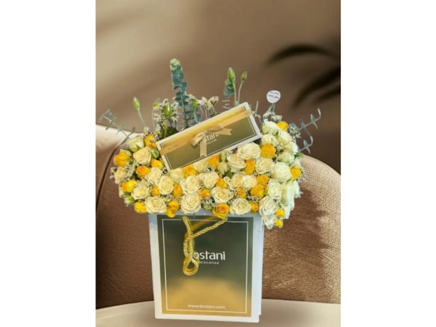 تنسيق حلا بستاني مع ورد على الكيس