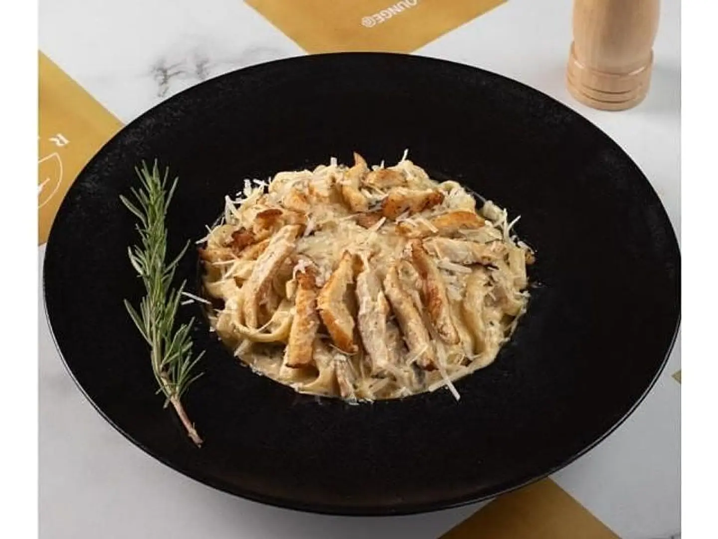 فوتوشيني الفريدو