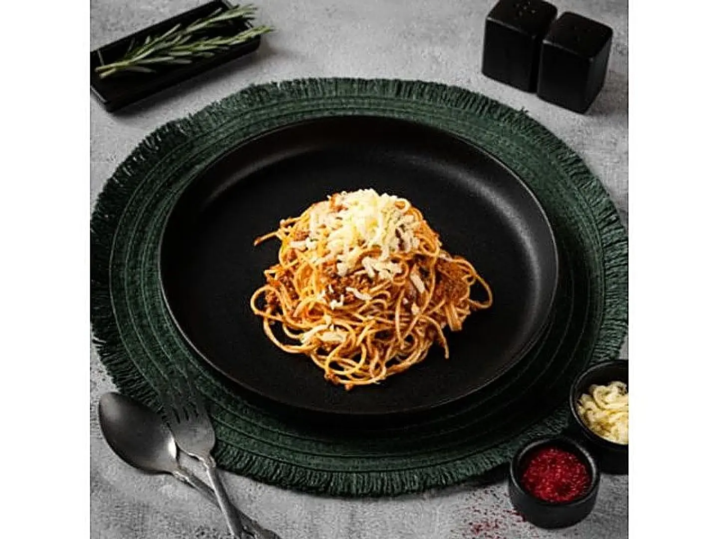 سباغيتي بصلصة الطماطم