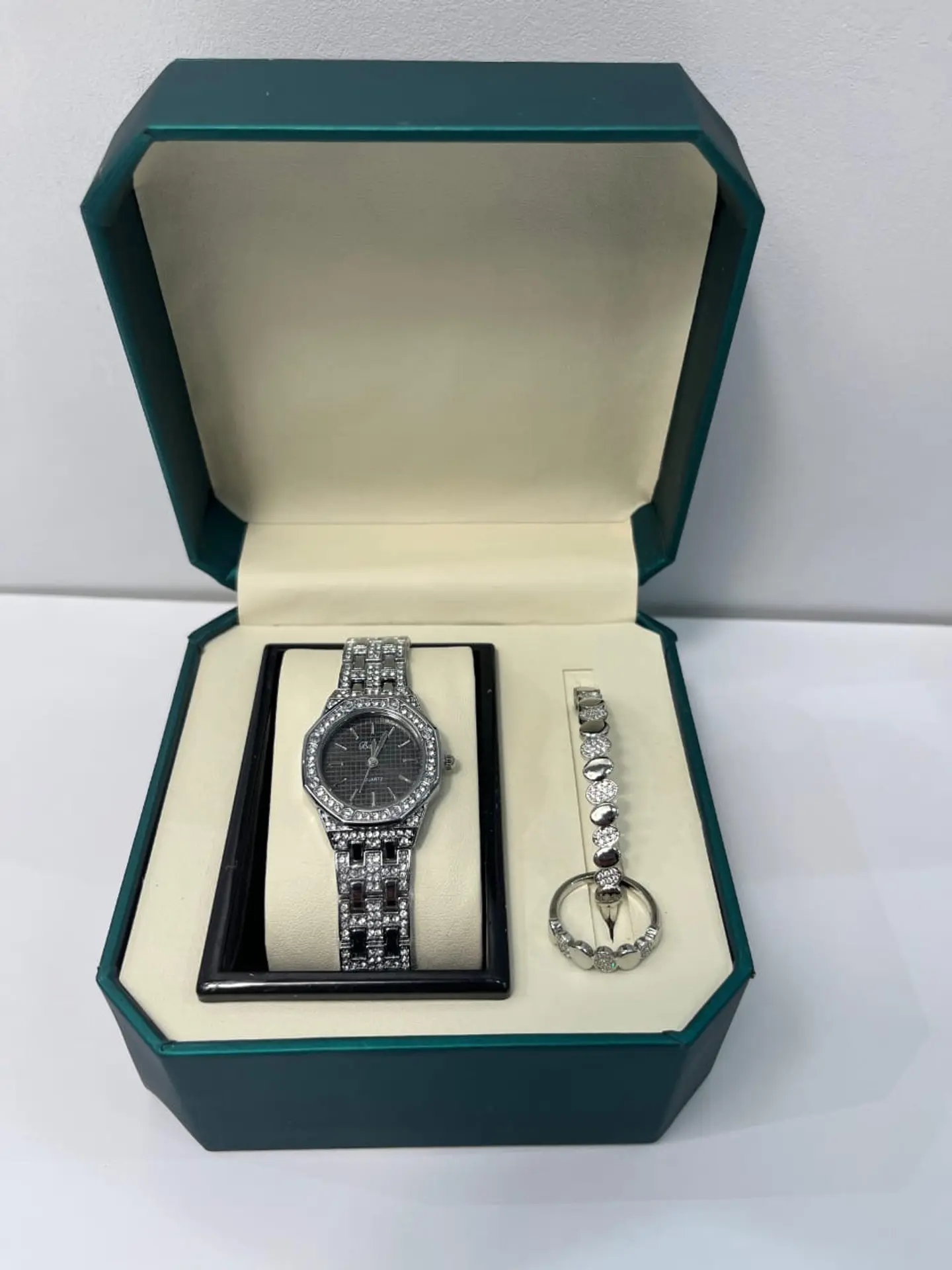 طقم ساعات نسائي