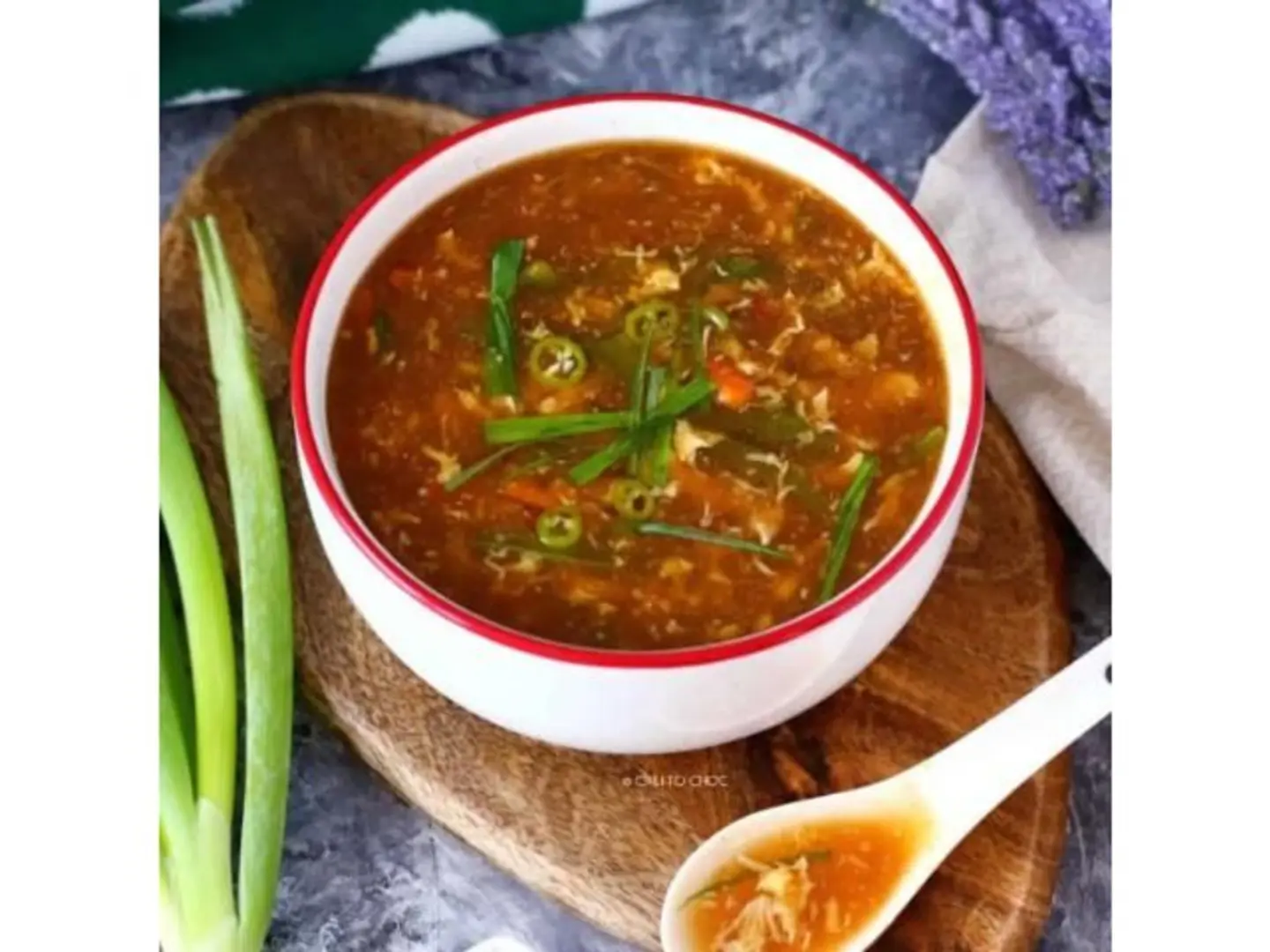 شوربة حارة وحامضة نباتية