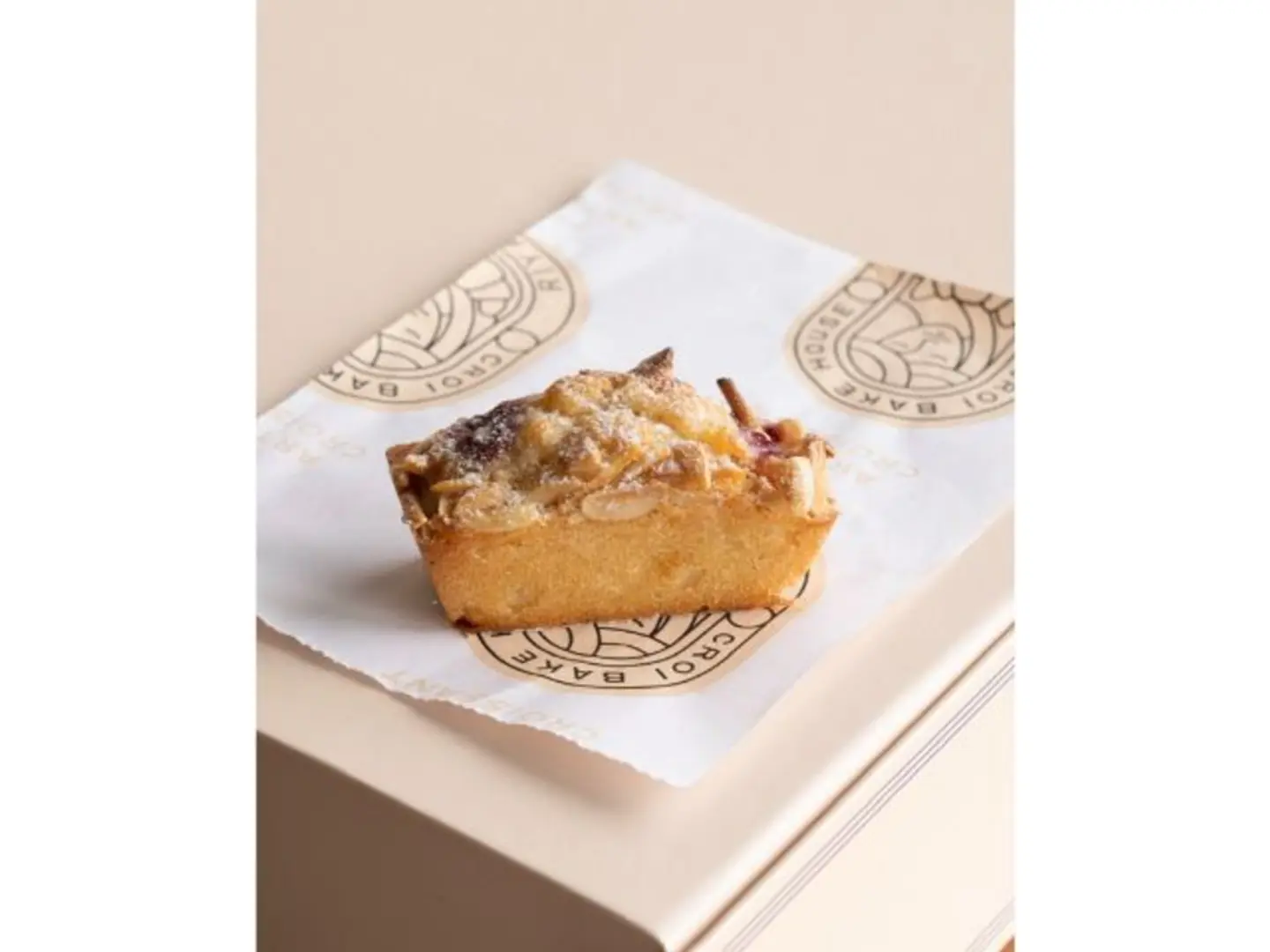 Mini Almond & Berry Cake