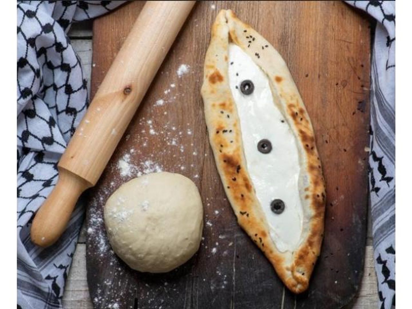 فطيرة جبنة بالزيتون
