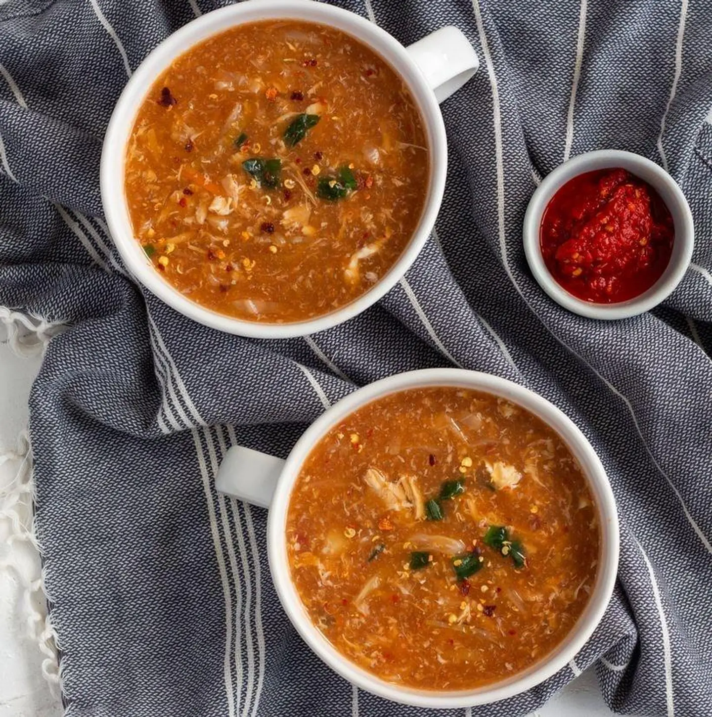 حساء حار وحامض دجاج