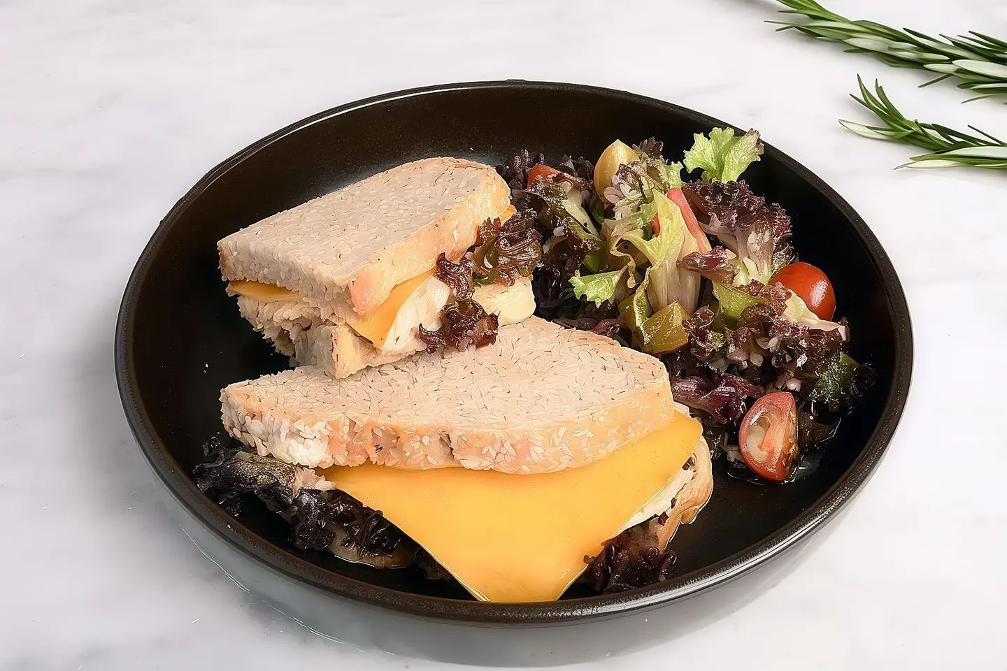 ساندوتش التونا الحارة